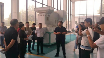 省、市人大領(lǐng)導(dǎo)走進華豫萬通調(diào)研參觀糧食加工機械設(shè)備