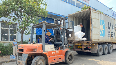 6.28日，由華豫萬通設(shè)計(jì)承建的烏干達(dá)玉米加工成套設(shè)備裝箱發(fā)貨